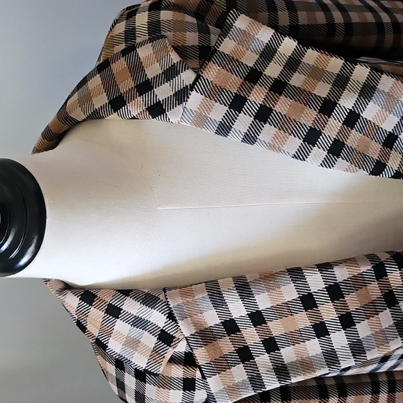 Maurices Caramel, Tan, and Brown Checkered Blazer NWOT - Picture 5 of 16